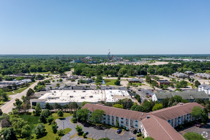 More Photos Of 5320-5340 Grand Ave, Gurnee General Retail For Sale