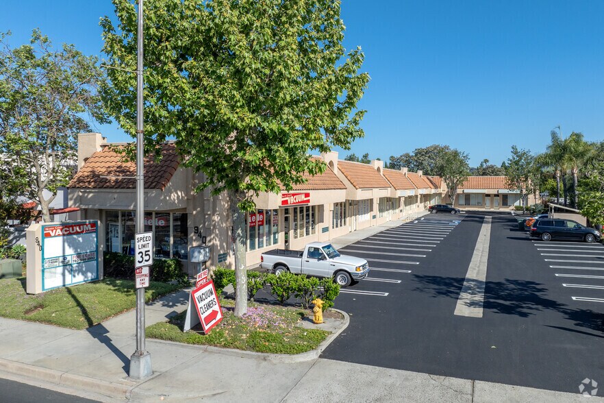 More Photos Of 940 E Valley Pky, Escondido General Retail For Lease