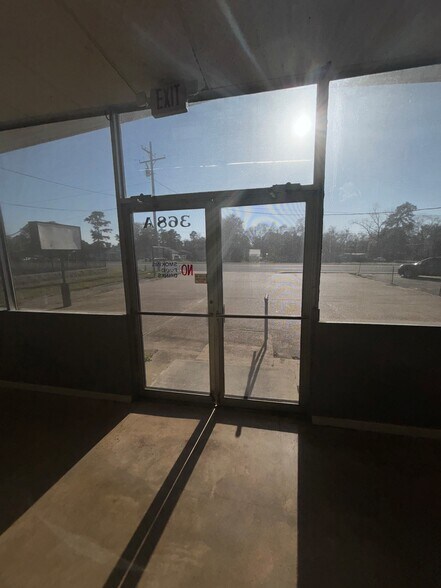 More Photos Of 368 A SH 75 N, Huntsville Freestanding For Lease