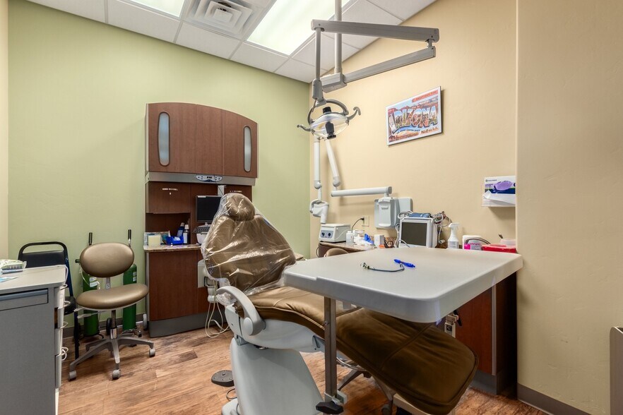 More Photos Of 261 W Duval Rd, Green Valley Medical For Sale