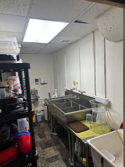 More Photos Of 234 E Main St, Knoxville General Retail For Sale