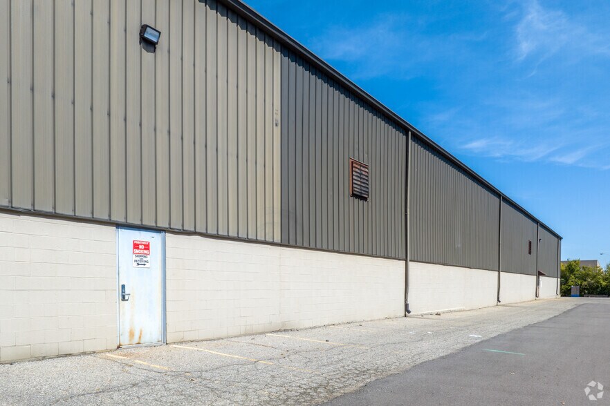 More Photos Of 8400 Ronda Dr, Canton Warehouse For Lease