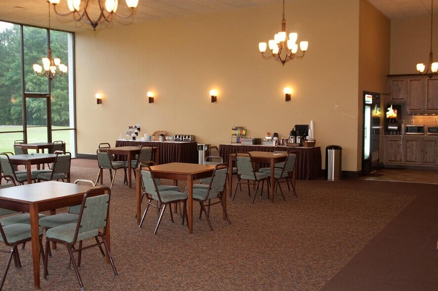 More Photos Of 1301 4th St, Hartsville Hotel For Sale