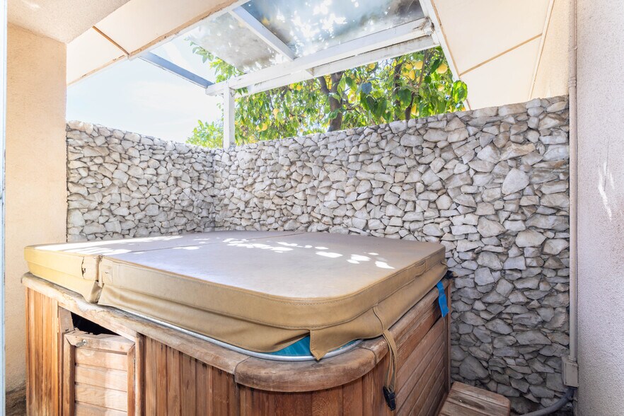 More Photos Of 9826 Columbus Ave, North Hills Multifamily For Sale