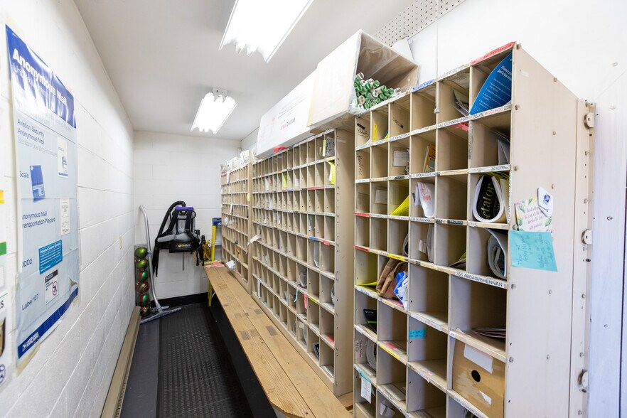 More Photos Of 96 N Main St, Dufur Post Office For Sale