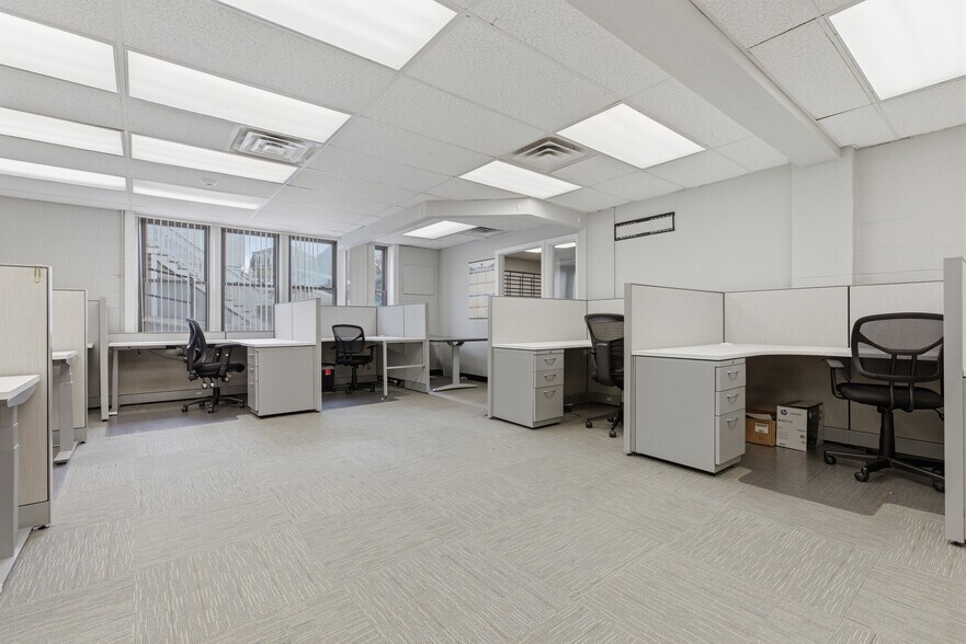 More Photos Of 174 Green St, Melrose Office For Sale