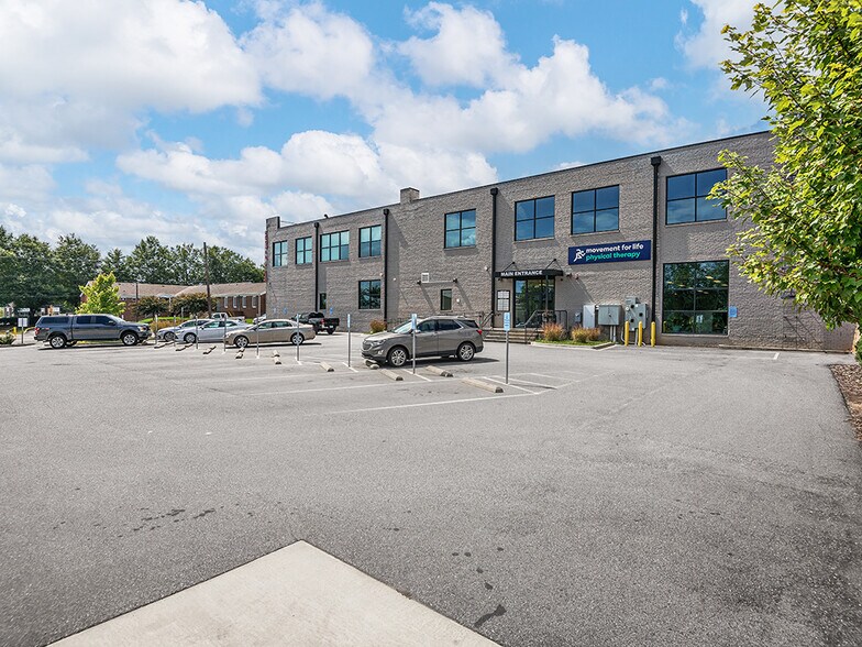 More Photos Of 101 E Allen St, Hendersonville Medical For Lease