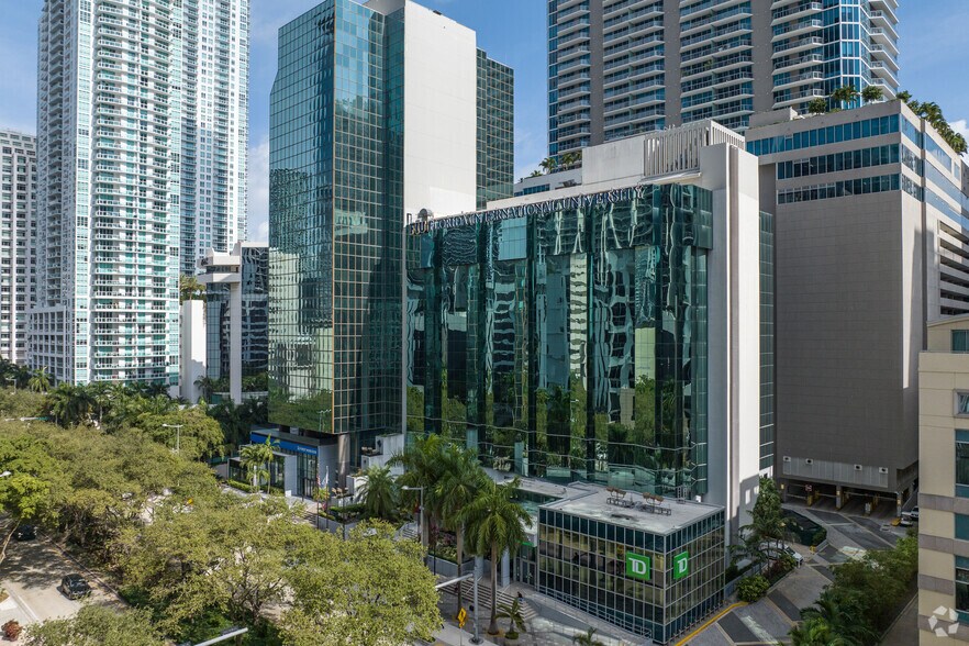 More Photos Of 1101 Brickell Ave, Miami Office For Lease