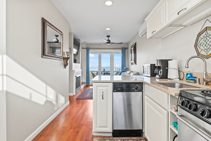 More Photos Of 113 113, 115 & 117 Perkins Cove, Ogunquit General Retail For Sale