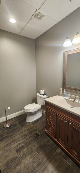 More Photos Of 16007 Executive Dr, Crest Hill Office For Sale
