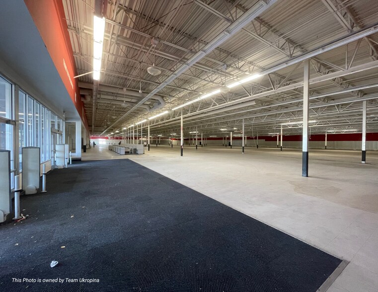 More Photos Of 1200 Main St, Bishop Freestanding For Lease