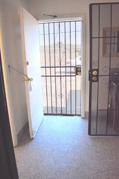 More Photos Of 14812 Paramount Blvd, Paramount Fast Food For Sale