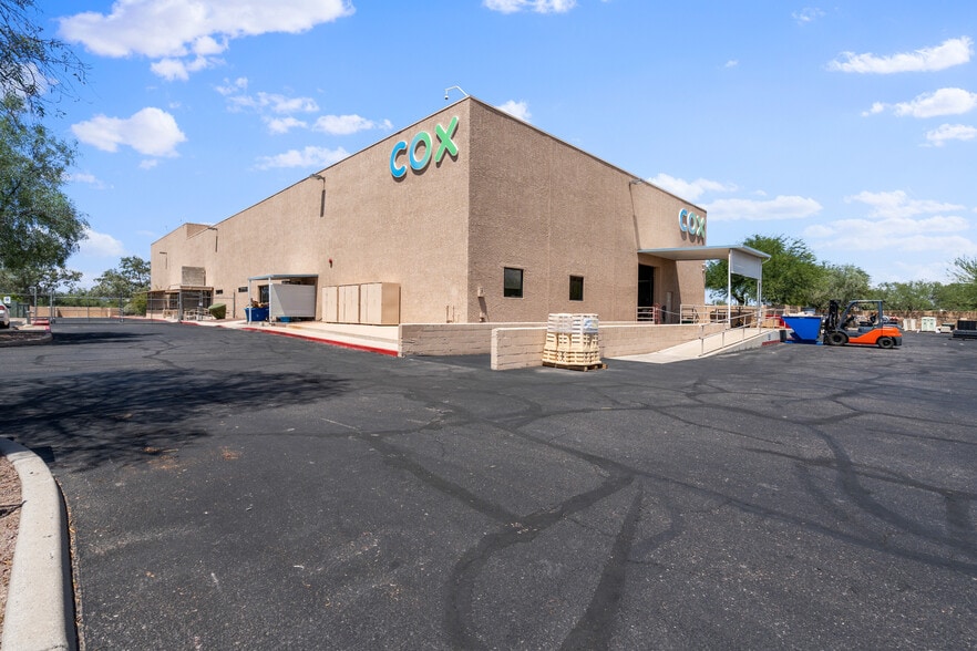 More Photos Of 1440 E 15th St, Tucson Light Distribution For Sale