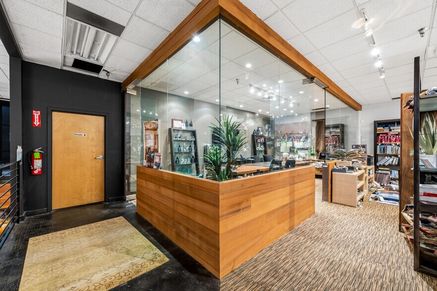 More Photos Of 475 S Broadway St, Denver Freestanding For Sale