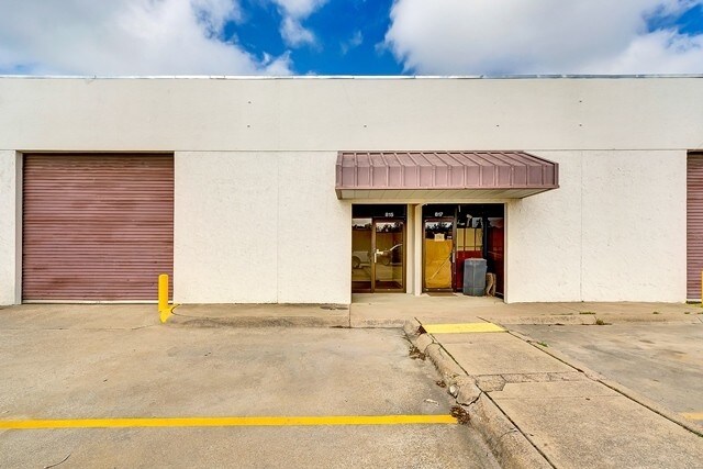 More Photos Of 801-827 Luke St, Irving Light Distribution For Lease