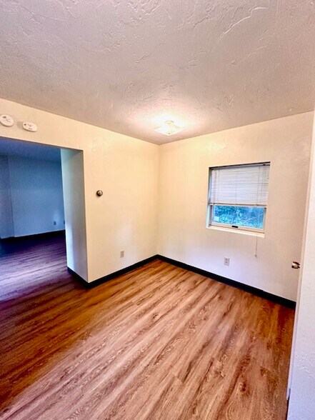 More Photos Of 862 Iron Ridge Rd, Spring Grove Apartments For Sale