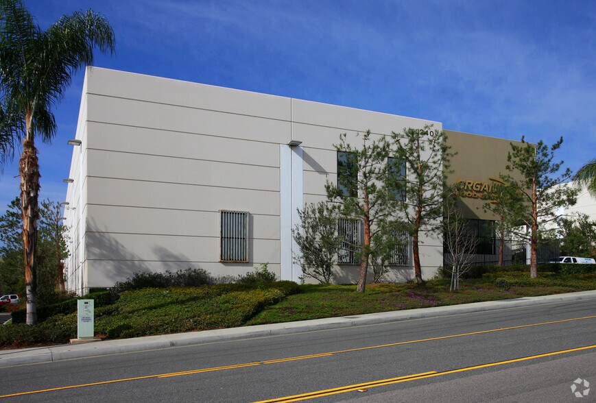 More Photos Of 240 Crouse Dr, Corona Warehouse For Lease