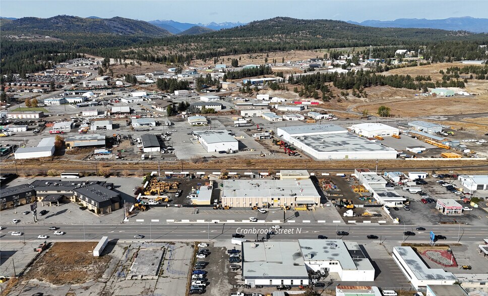 More Photos Of 815 Cranbrook St N, Cranbrook Flex For Sale