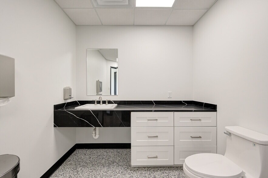 More Photos Of 501 E Britton Rd, Oklahoma City Auto Dealership For Lease