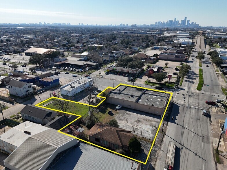 Primary Photo Of 6802 Navigation Blvd, Houston General Retail For Sale