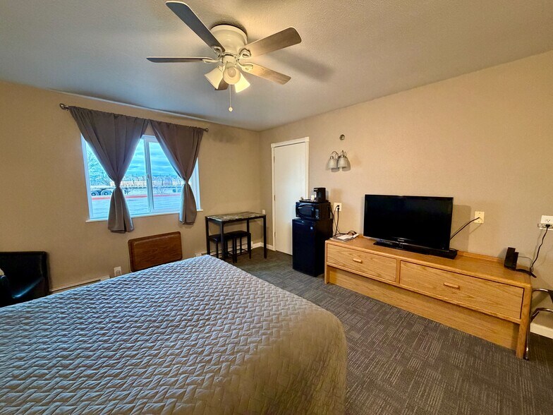 More Photos Of 1150 N Main St, Deer Lodge Hotel For Sale