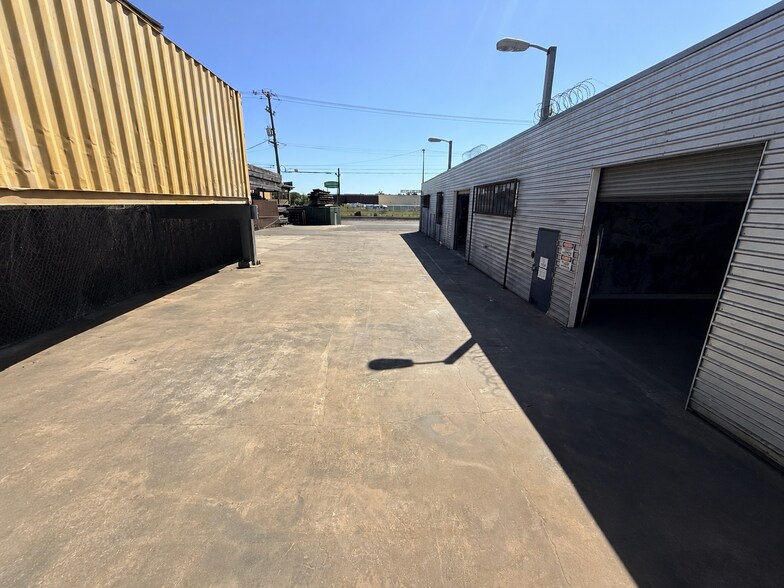 More Photos Of 3100 E 10th St, Oakland Warehouse For Lease
