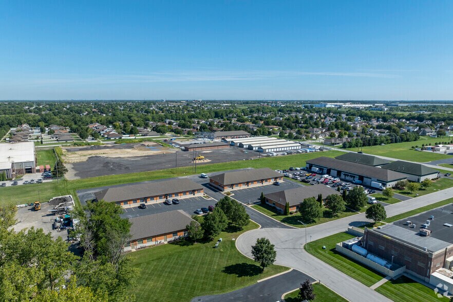 More Photos Of 1110 Arrowhead Ct, Crown Point Flex For Lease