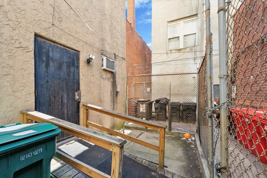 More Photos Of 42 S 19th St, Philadelphia Storefront Retail Residential For Lease