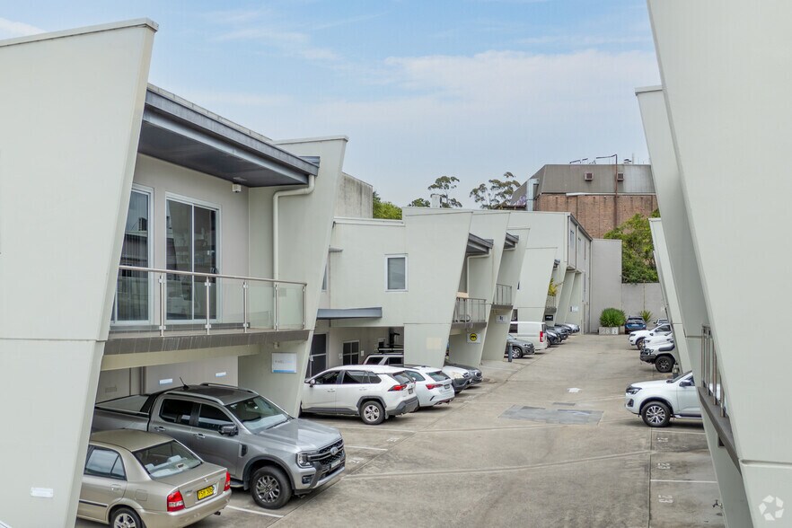 More Photos Of 7 Sefton Rd, THORNLEIGH Light Distribution For Lease