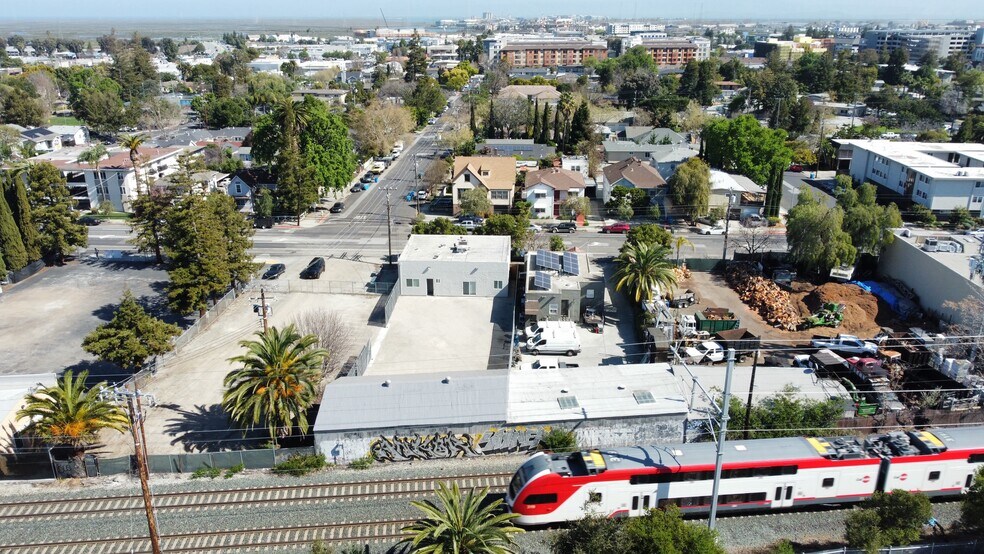 More Photos Of 923-927 Arguello St, Redwood City Flex For Lease