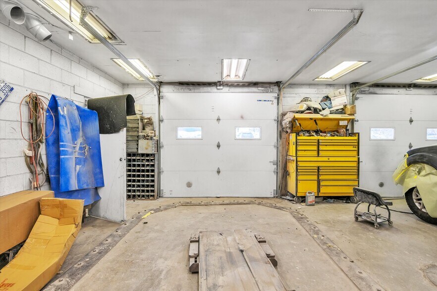 More Photos Of 9846 E Grand River Ave, Brighton Service For Sale