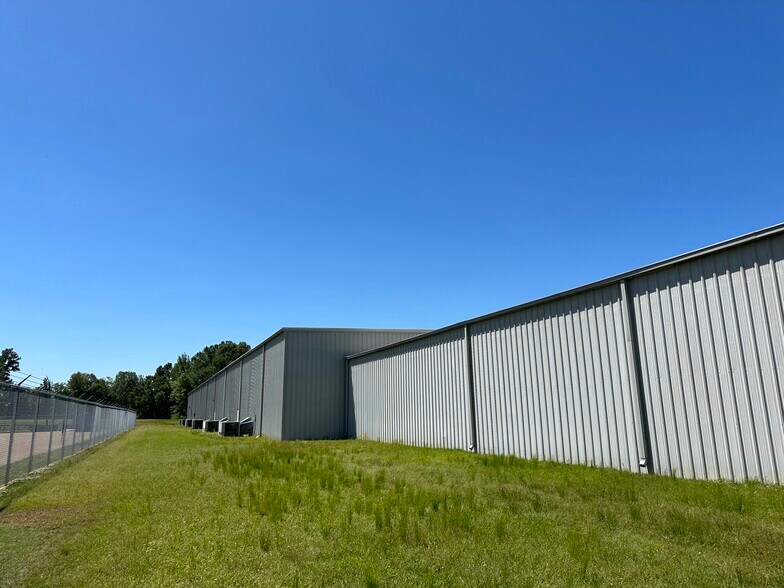 More Photos Of 135 Industrial Dr N, Madison Warehouse For Sale