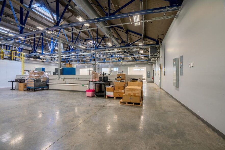 More Photos Of 900 W Indiana St, Evansville Distribution For Lease