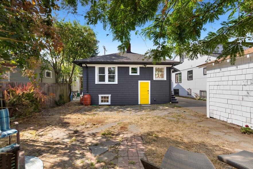 More Photos Of 410 N 46th St, Seattle Apartments For Sale