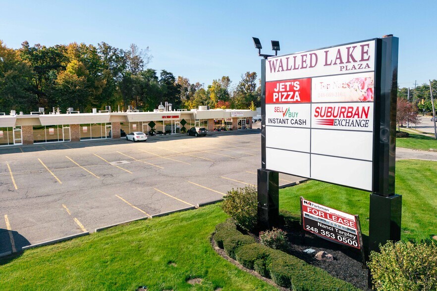 More Photos Of 1110-1126 N Pontiac Trail, Walled Lake Freestanding For Lease