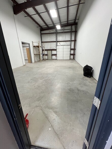 More Photos Of 7927-7939 Red Granite Loop, Colorado Springs Warehouse For Lease
