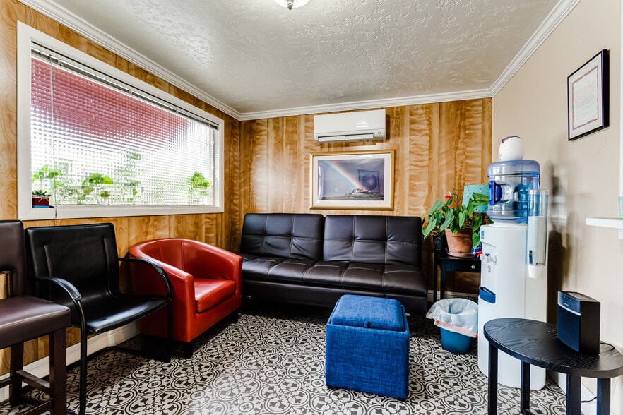 More Photos Of 502 E Whiteaker Ave, Cottage Grove Medical For Sale