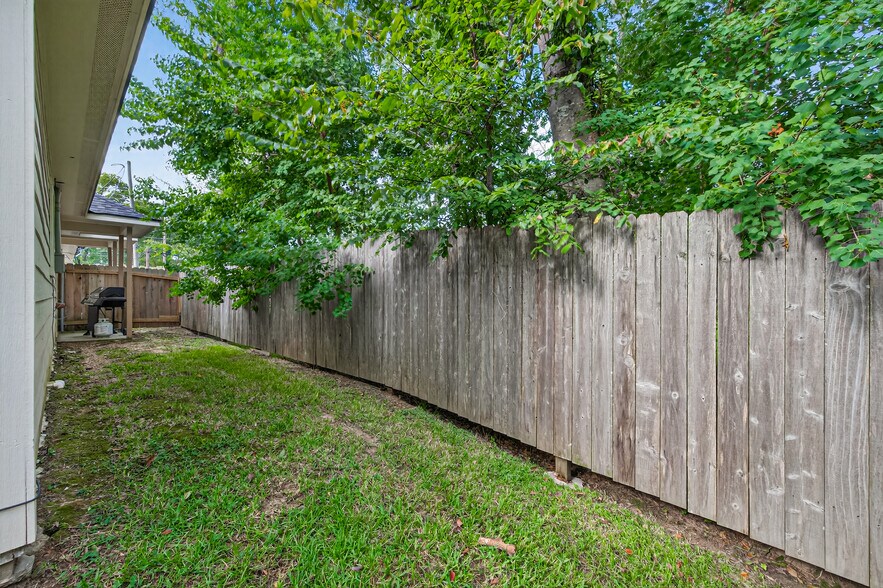 More Photos Of 104 Longstreet Rd, Willis Apartments For Sale