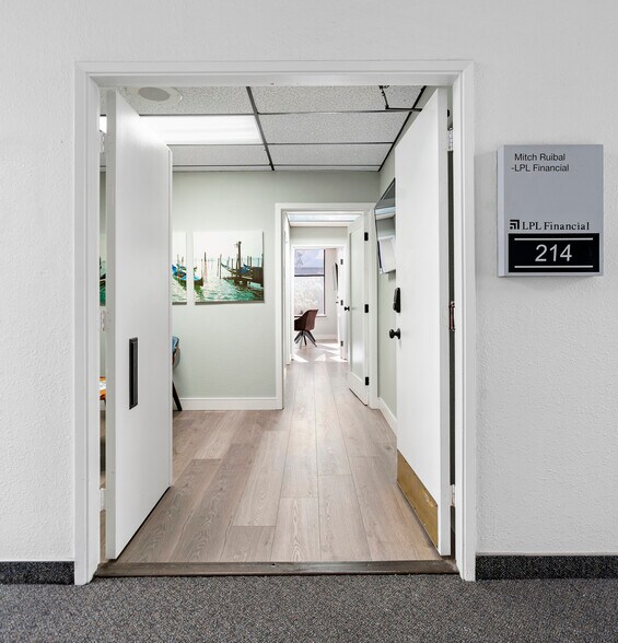 More Photos Of 4550 Kearny Villa Rd, San Diego Office For Sale