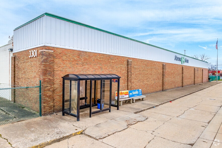 More Photos Of 3301 S Dort Hwy, Flint Distribution For Lease