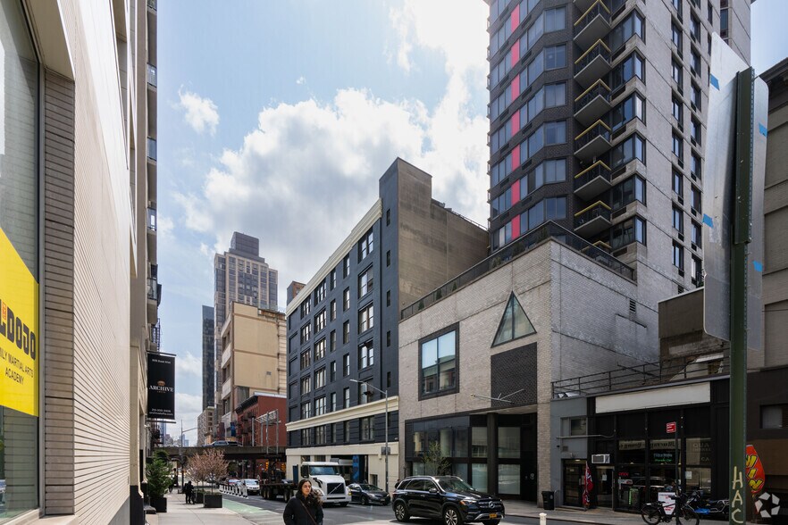 More Photos Of 306 E 61st St, New York Office For Lease