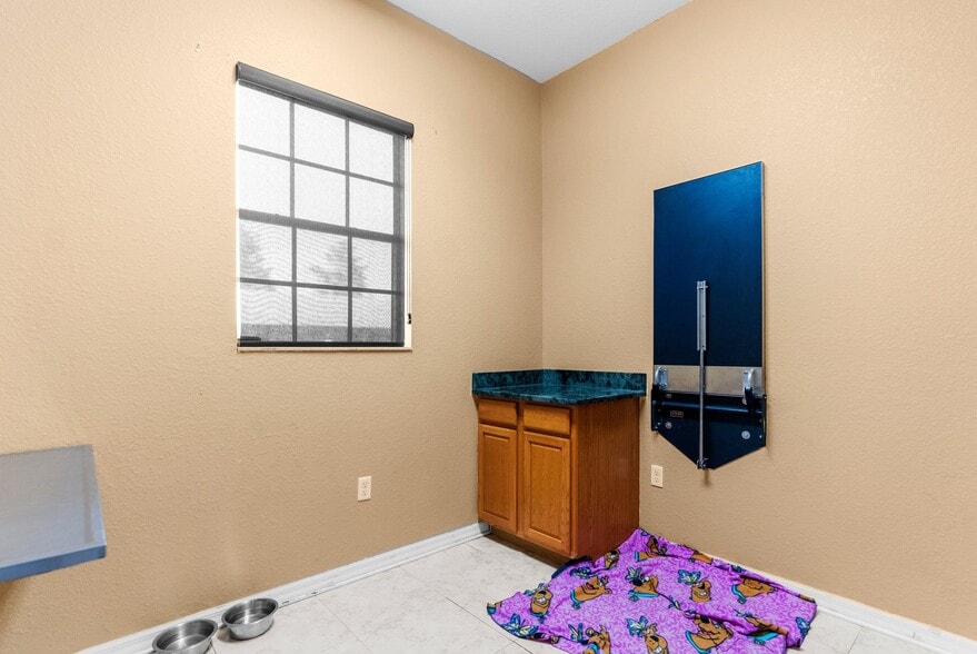 More Photos Of 7044 Commercial Way, Weeki Wachee Office For Sale