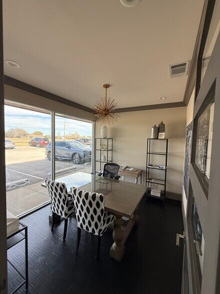 More Photos Of 209 Hubbard Dr, Heath Freestanding For Lease