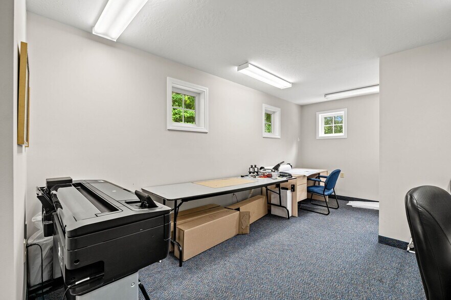 More Photos Of 15 Garden Rd, Plaistow Office For Sale