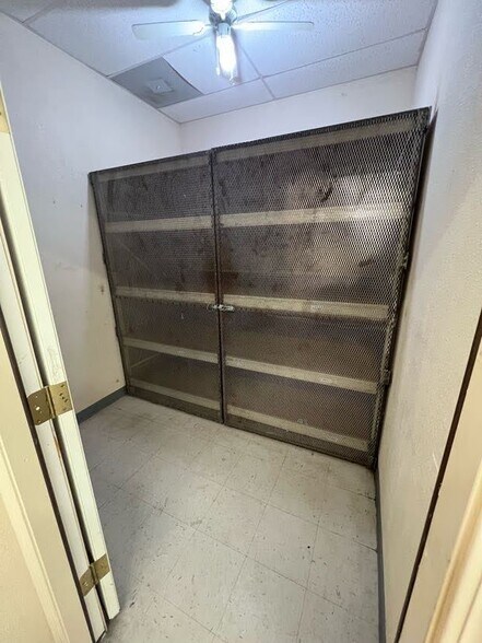 More Photos Of 1051 N Price Rd, Pampa Warehouse For Lease