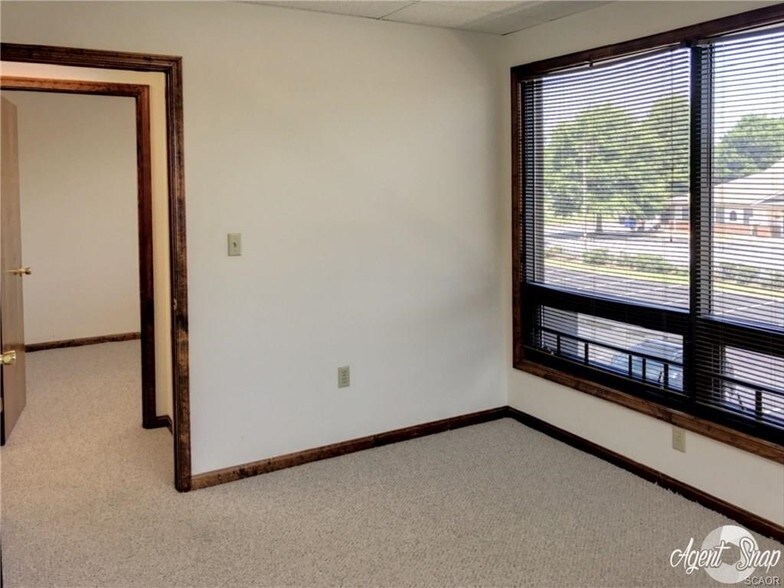 More Photos Of 838 Walker Sq, Dover Office For Sale