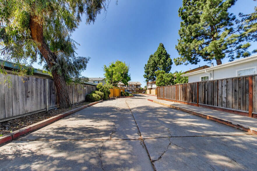 More Photos Of 22049 Hathaway Ave, Hayward Apartments For Sale