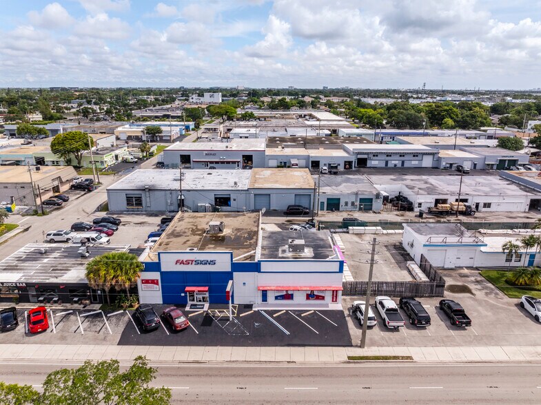 More Photos Of 211-215 E Oakland Park, Oakland Park Freestanding For Sale