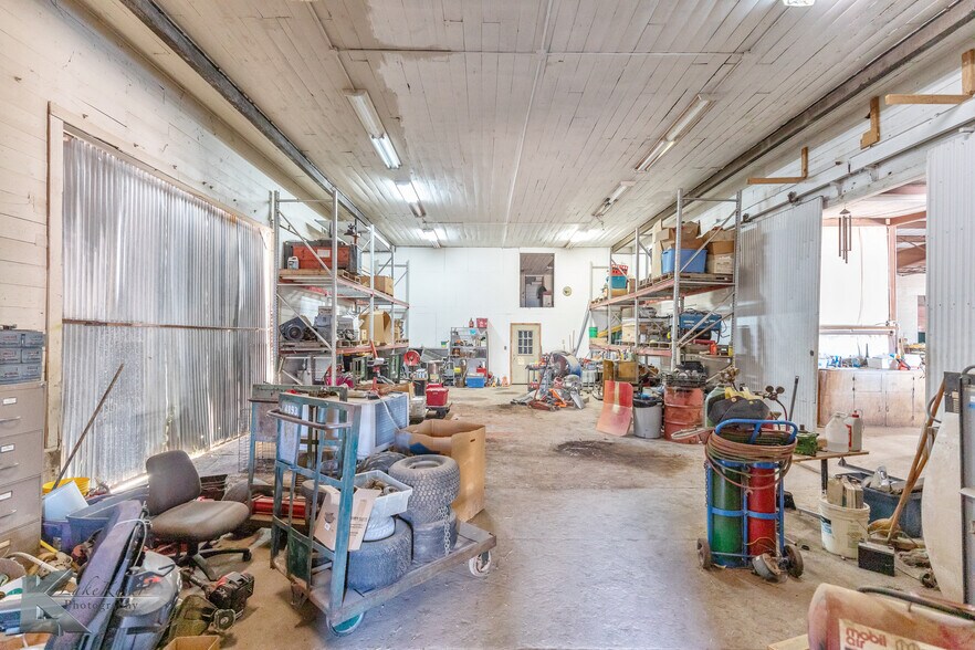 More Photos Of 1901 Cottonwood St, Abilene Industrial For Sale