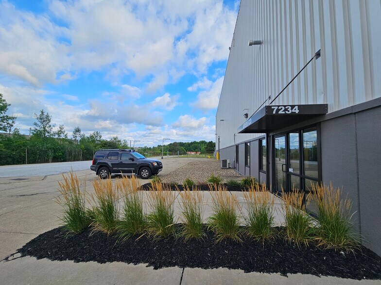 More Photos Of 7800 Tyler Blvd, Mentor Warehouse For Lease